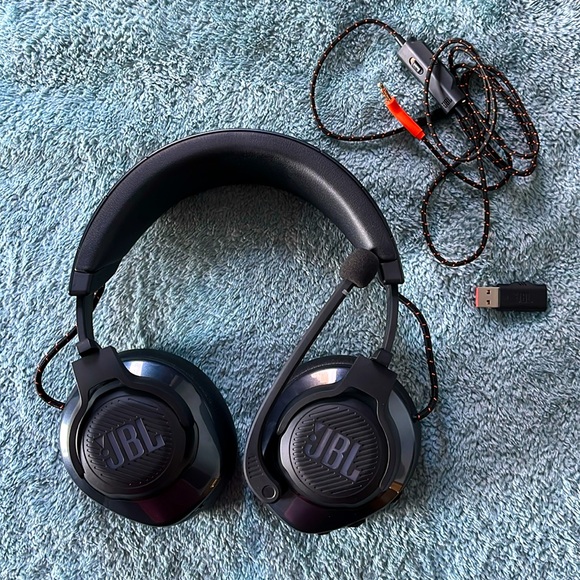JBL quantum 610 gaming headphones - brand new w/o box